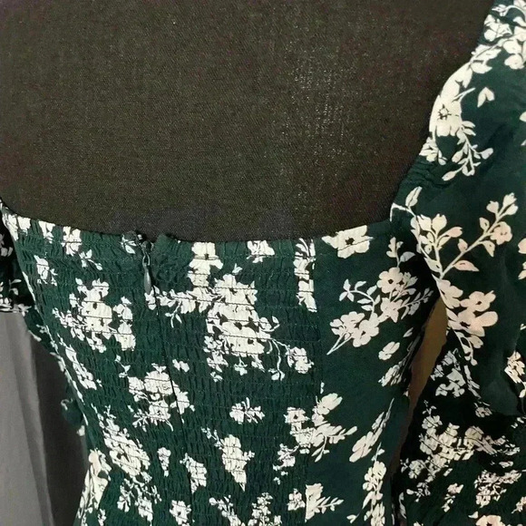 118. Mi Ami Green and White Floral Dress, Size S, EUC - Picture 3 of 6